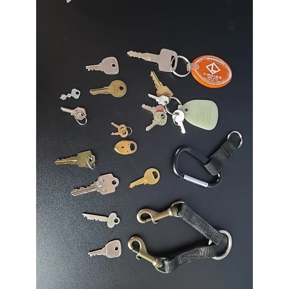 VINTAGE KEYS MIXED LOT - Subaru,  Pad Lock, ‎ Clips, Carabiner